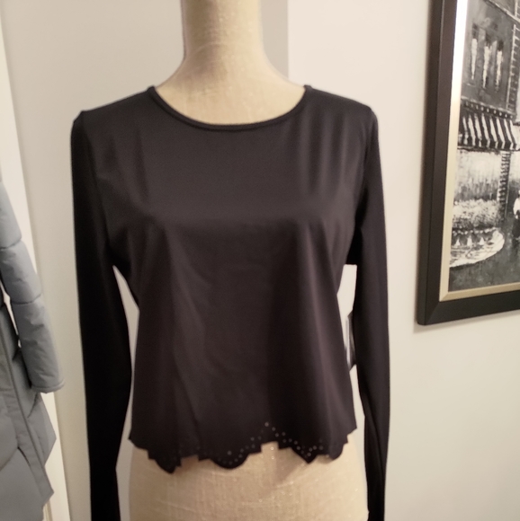 Cruz Scalloped Long-Sleeve Activewear Crop Top - Picture 3 of 6